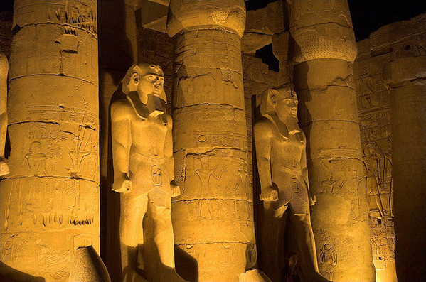 13 m aukščio statula Egipte