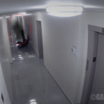 Saugos kameros užfiksavo kaip vaiduoklis užpuola vyrą