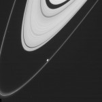 Tarp Saturno žiedų pastebėtas nežinomas 1 km dydžio objektas