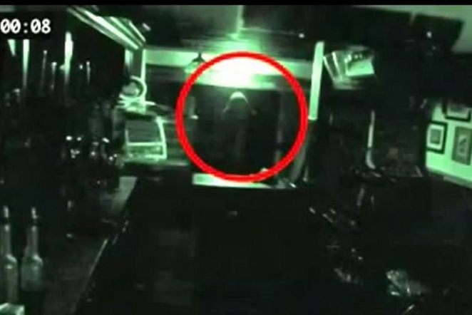Britų bare kameros užfiksavo vaiduoklį